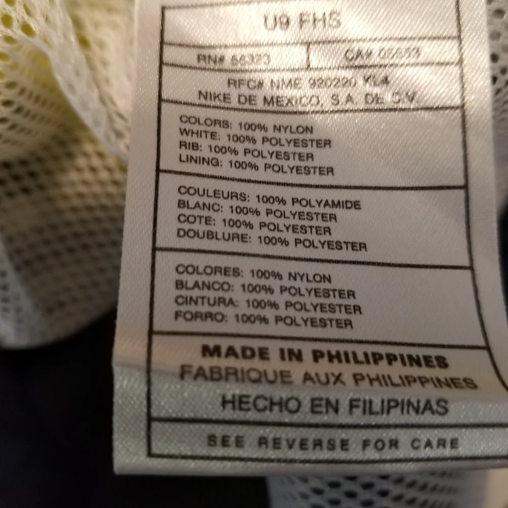 Nike Woman’s Windbreaker. Size Large, 12-14 - Picture 10 of 12